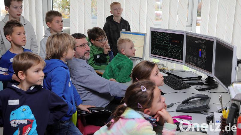 Der Erlebnisnachmittag bei den Stadtwerken Amberg und der OTH &quot;energy4kids&quot; war für Kinder ein echtes Erlebnis. Bild: Wolfgang Steinbacher