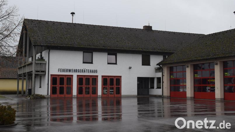 Alle 13 Sirenen im Gemeindegebiet, wie hier am Feuerwehrhaus in Unterköblitz, werden auf digitale Alarmierung umgerüstet. Bild: bnr