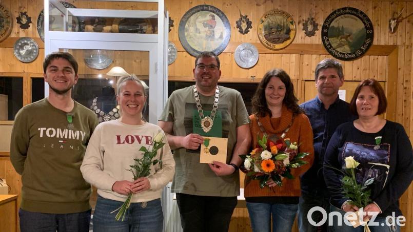 Sie sind die neuen Würdenträger der SG I und Tell Amberg (von links): Martin Hoffmann, Stefanie Hoffmann, Oliver Gräml, Susanne Gräml, Peter Hecht und Bettina Rackl. Bild: SG I und Tell Amberg/exb