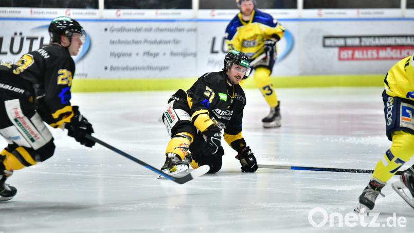 Nichts zu holen war für den ERSC Amberg (in der Mitte Tanner Campbell) im Auswärtsspiel am Sonntag in Erding. Archivbild: SignaLight