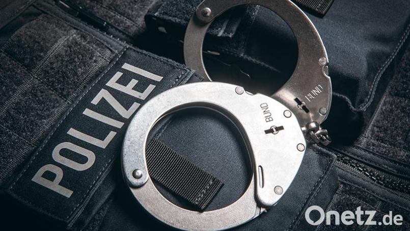 13 Bundespolizisten und ein Paar Handschellen waren laut Polizei am Freitag nötig, um eine Schwarzfahrerin ruhig zu stellen. Bild: Alexandra Stolze