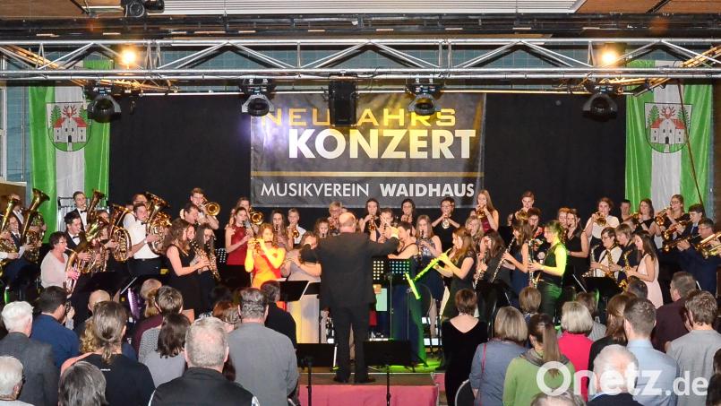 Mit drei Terminen gibt es zum bald bevorstehenden Jahreswechsel eine Neuauflage der Waidhauser Neujahrskonzerte des &quot;Großes Vereinsorchesters&quot;. Archivbild: fjo