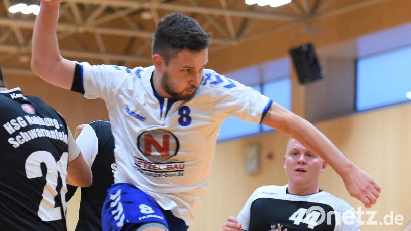 Fabian Szameitat, hier in einem Spiel gegen die HSG Nabburg/Schwarzenfeld, war beim Weidener Erfolg in Regensburg der überragende Akteur. Bild: G. Büttner