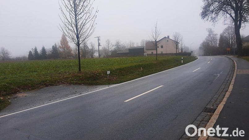 Von Nagel aus kommend trifft man am Ortseingang auf den Beginn der Bebauung. Unmittelbar daran schließt die Stellfläche des neuen Marktes an. Bild: ld