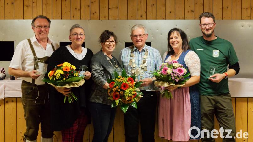 Die Hoheiten der SG Luitpoldhöhe (von links) Eduard Lehmeier sen., Sabine Zimmer, Sonja Platzer, Konrad Lehmeier, Susanne Pfaff und Johannes Poppel. Bild:  Claudia Poppel/exb