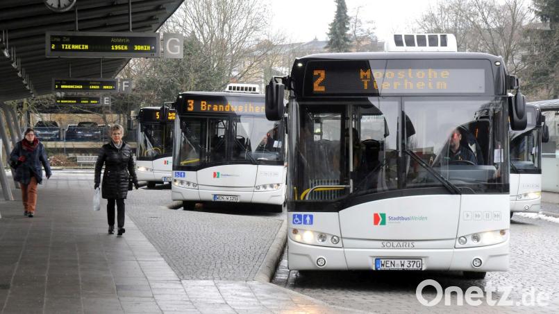 Mit dem 1. Januar 2023 steigen die Preise für Fahrten mit den Weidener Stadtbussen. Archivbild: Stephan Huber
