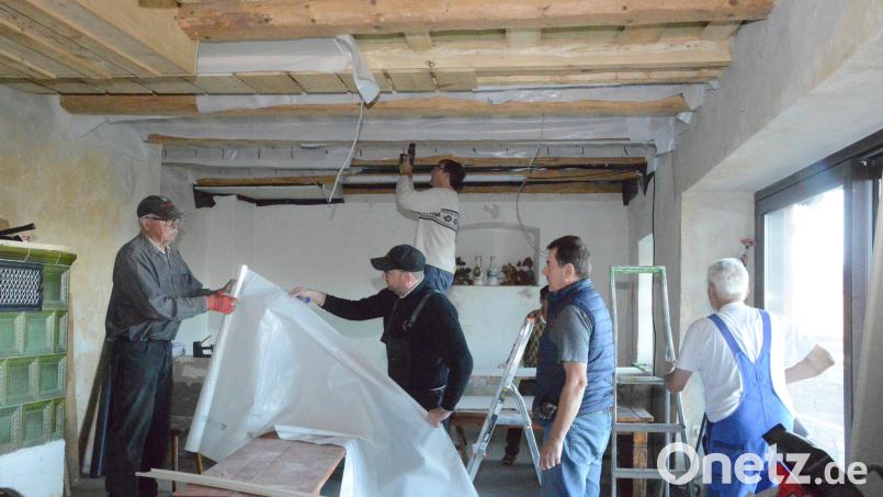 Bis die Mitglieder das "Zeiglhaus" für ihren Verein in Parkstein fertiggestellt haben, wird noch einige Zeit und Arbeit vergehen. Wenn alles fertig ist, soll hier unter anderem Bier gebraut werden. Bild: bey