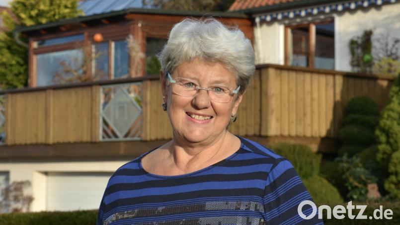 Karin Keller, die Verwaltungsangestellte der Dr.-Heinrich-Stromer-Grundschule Auerbach, hat sich nach 36 Jahren an der Schule die Freizeit verdient. Bild: knz