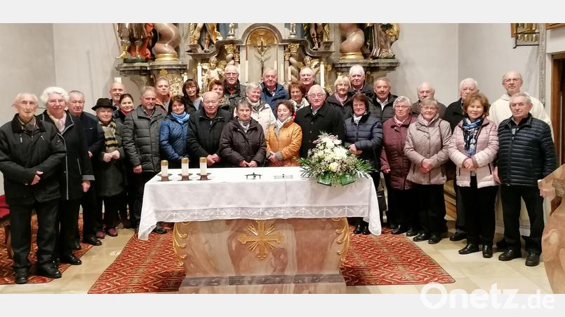 Etliche Ehejubilare nahmen das Angebot der Pfarreiengemeinschaft an, gemeinsam einen Dankgottesdienst zu feiern. Bild: Pfarrei St. Lambert/exb