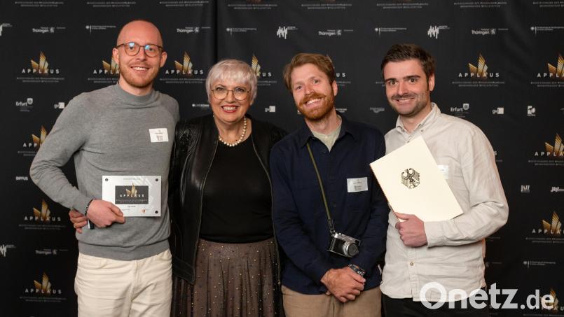 Das Weidener "Sündikat" gehört zu den Preisträgern des Applaus-Kulturpreises - hier bei der Preisverleihung mit Kulturstaatsministerin Claudia Roth. Bild: Michael Reichel