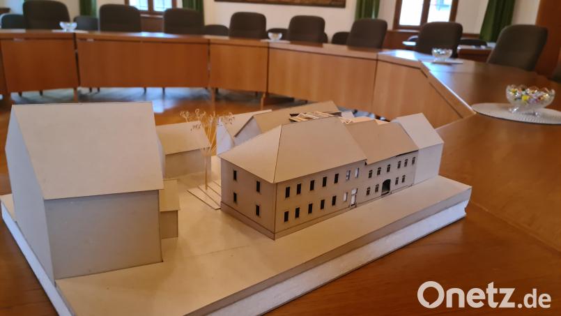 Ein Modell der Verwaltungsgebäude. Auf dem Dach sind die Photovoltaikanlagen zu erkennen. Bild: sne