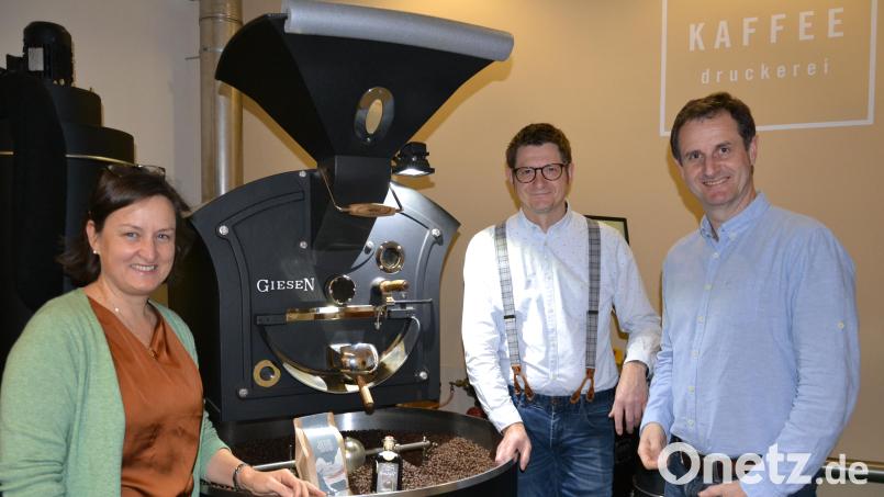 Bio-Espresso aus der Rösterei von Christine und Wolfgang Kohl (rechts) in Tirschenreuth verwendet Mathias Gerstner für seinen Espresso-Likör, der in der Rhön gefertigt wird. Bild: pz