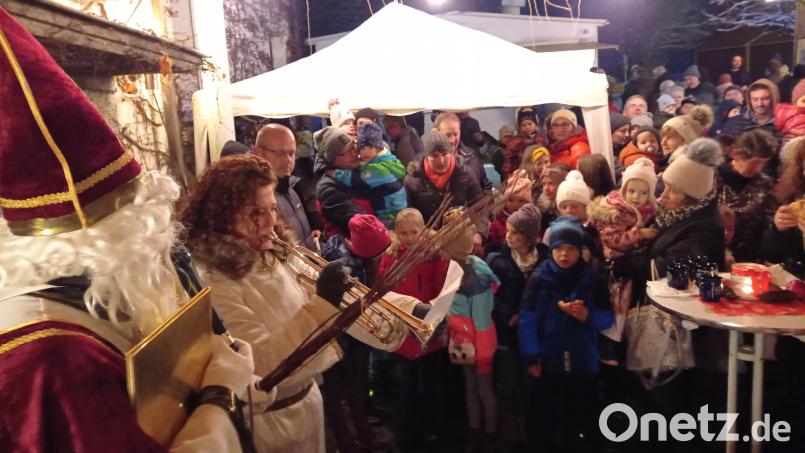 Der Weihnachtsmarkt Poppenreuth 2022 lockte große und kleine Besucher zum Kramer-Stodl. Bild: fpoz
