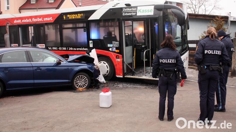 Beim Busunfall in Schirmitz haben sich zwei Schüler leicht verletzt. Bild: R. Kreuzer