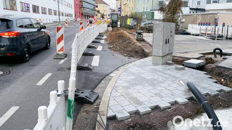 An der Kreuzung Schillerstraße/Goethestraße wird am 30. November die neue Ampelanlage installiert. es kommt zu weiteren Verkehrsbehinderungen. Bild: Gabi Schönberger