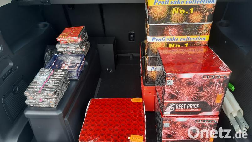 Ein 33-jähriger Fahrer versuchte am Sonntagnachmittag insgesamt 45 Kilogramm illegale Feuerwerkskörper über die Grenze zu bringen. Bild: Bundespolizei