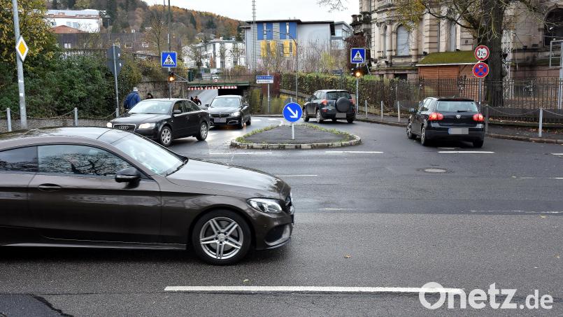 Sollen die Autofahrer auch künftig nach links in den Mariahilfbergweg einbiegen können? Der Verkehrsausschuss ist der Meinung, darauf sollte auf keinen Fall verzichtet werden. Bild: Stephan Huber