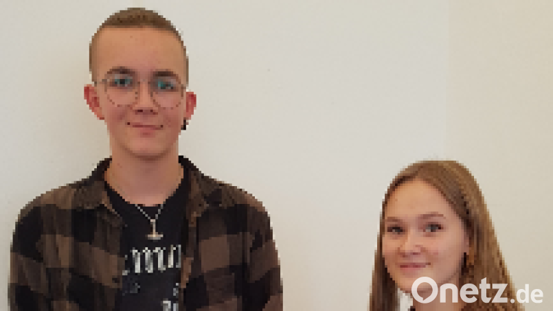 Hannes Göppl von der Markus-Gottwalt-Mittelschule Eschenbach und Loe-Niabel Fürsattel von der Mittelschule Vilseck sind die neuen Bezirksschülersprecher für Mittelschulen der Oberpfalz. Bild: Jürgen Dietl/exb