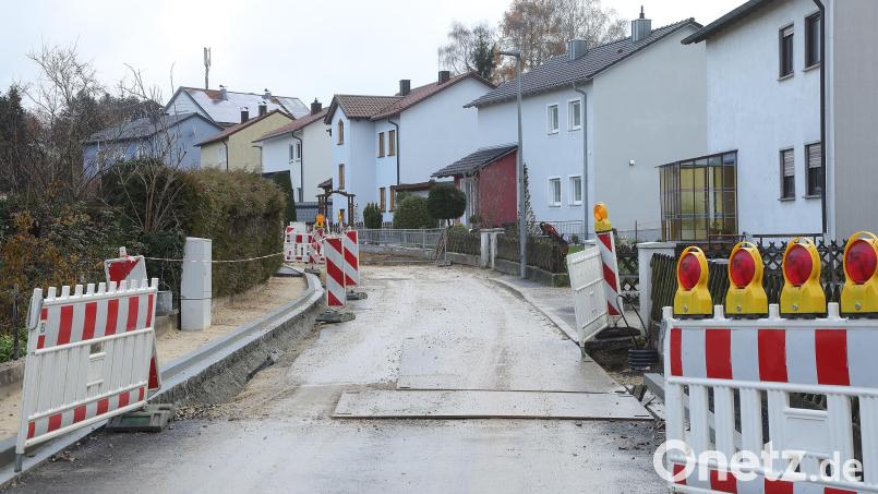 Durch die Blütenstraße ins Drillingsfeld. Das taugt den Anwohnern ganz und gar nicht. Sie haben Angst, dass sich die Situation mit der Fertigstellung der Kindertagesstätte in der Winterstraße verschärft. Bild: Wolfgang Steinbacher