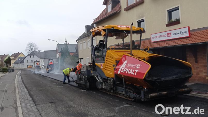 Die Sanierungsarbeiten in der Waldershofer Ortsdurchfahrt kommen gut voran. Bild: fpoz