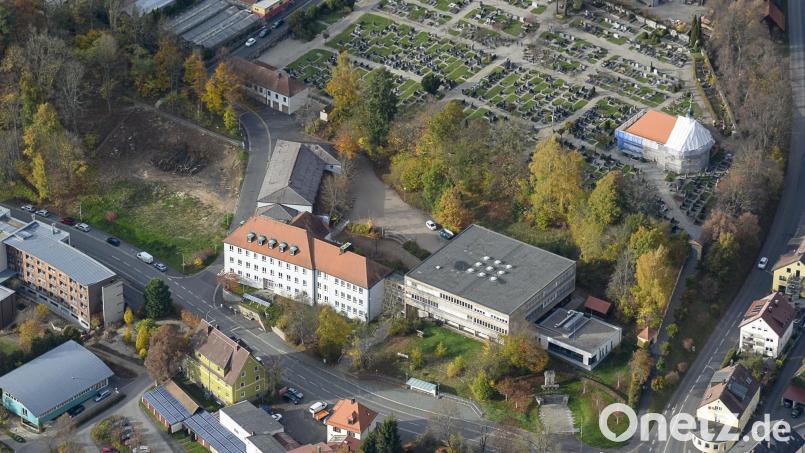 Im kommenden Jahr starten die Sanierung und Erweiterung der Johann-Andreas-Schmeller-Mittelschule in Tirschenreuth. Die Kosten für das Projekt sind von 18 auf 33 Millionen Euro gestiegen. Die Planer rechnen mit einer Bauzeit von acht bis neun Jahren. Bild: mür