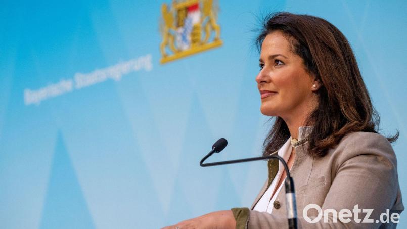 Bayerns Agrarministerin Michaela Kaniber nimmt an einer Pressekonferenz teil. Bild: Peter Kneffel/dpa/Archivbild