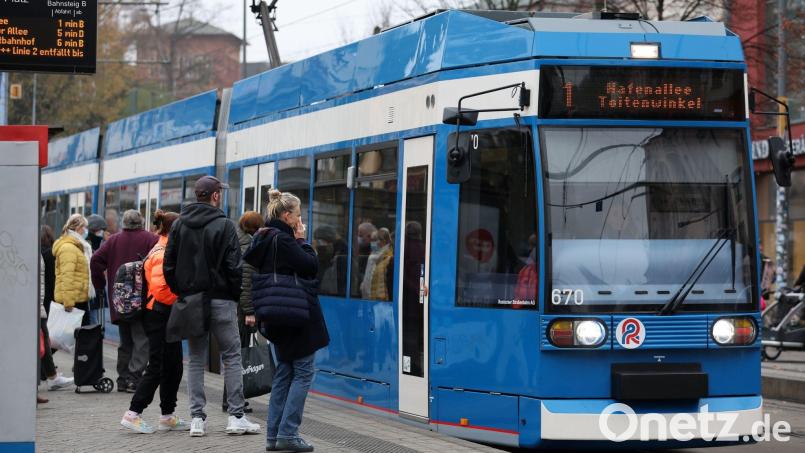 Das 49-Euro-Ticket ist Thema bei der heutigen digitalen Verkehrsministerkonferenz. Bild: Bernd Wüstneck/dpa