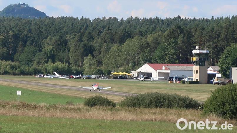 Der Flugplatz Latsch kann gepachtet werden. Die Stadt führt bereits Verhandlungen. Archivbild: Kunz