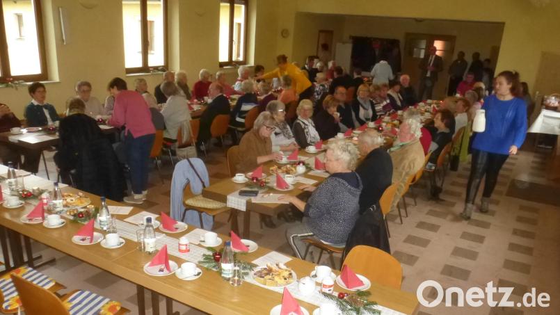 Einen unterhaltsamen Nachmittag verbrachten die Schwarzhofener Senioren auf Einladung von Markt und Pfarrgemeinde. Bild: mad