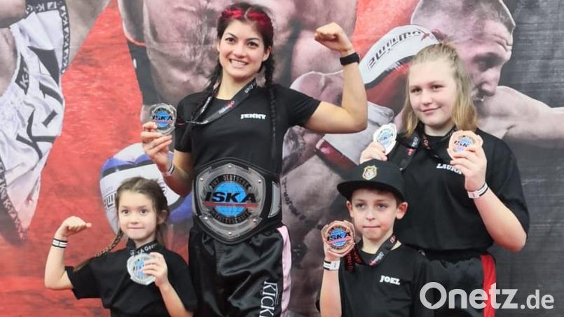 Die erfolgreichen Athleten des Kickboxclubs Amberg Fighting Spirit, (von links) Mila Wurster, Jenny Wurster, Joel Hannusch und Laura Paßler. Bild: Erich Aul/exb