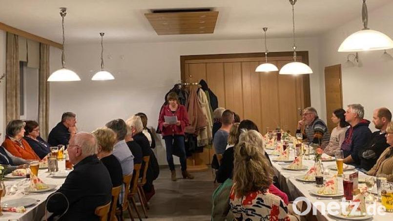 BLLV-Vorsitzende Martina Thöns begrüßte die Mitglieder zum traditionellen Herbstessen im Gasthaus „Zur Fantasie“. Bild: jzk