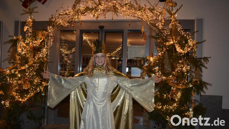 Christkind Anna-Lena Grillmeier freut sich auf die anstehenden Termine beim Mitterteicher Weihnachtsmarkt. Bild: jr