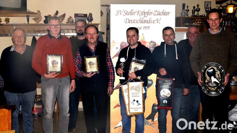 Zu den Preisträgern aus der Region zählen Johann Putzer (links), Karl Zimmermann (Vierter von links) und Markus Putzer (rechts). Bild: fjo