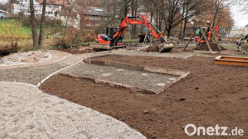 Kräftig gebaut wird derzeit am neuen Abenteuerspielplatz neben der Steinwaldhalle. Nach der Fertigstellung locken ab dem Frühjahr vielseitige Aktivitäten sowie Spiel und Spaß. Bild: bsc