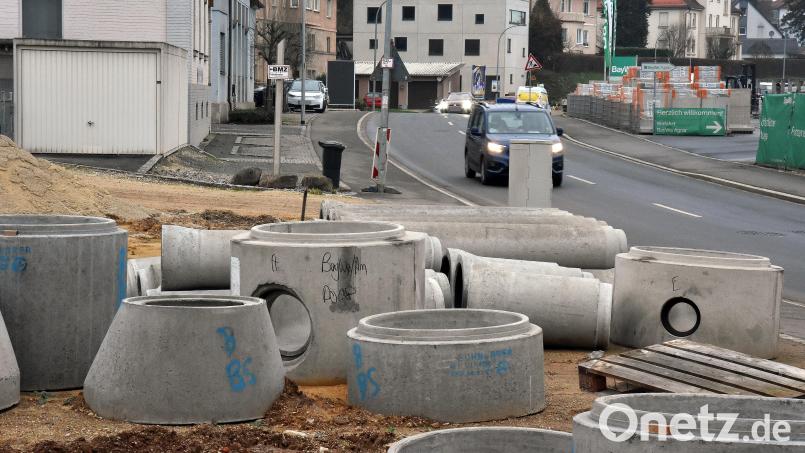 Im Zuge der Kanalarbeiten entlang der Sulzbacher Straße wurde nicht nur der Radweg verbreitert, es wurden auch Altlasten entsorgt. Das machte die Maßnahme viel teurer als ursprünglich geplant. Bild: Stephan Huber