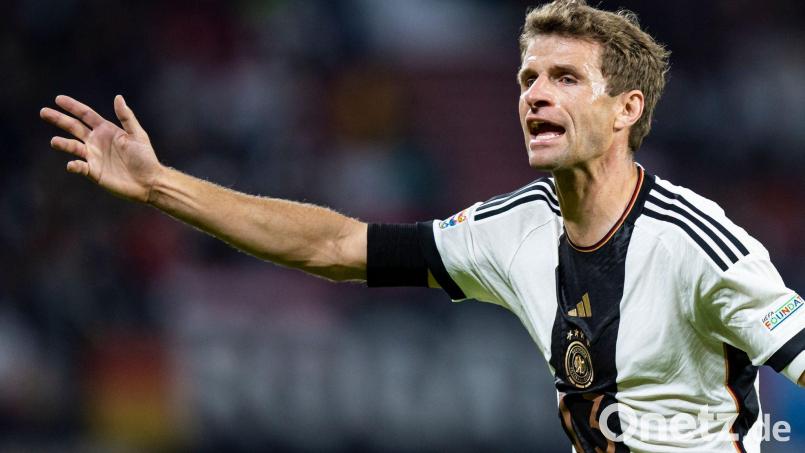 Unmittelbar nach dem Aus bei der Fußball-Weltmeisterschaft in Katar hat sich Thomas Müller mit emotionalen Worten von den deutschen Fans verabschiedet. Bild: Tom Weller/dpa/Archiv
