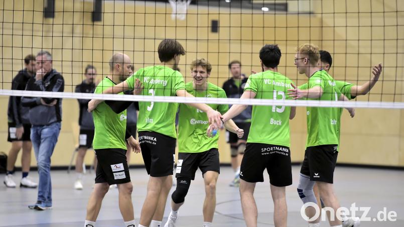 Mit dem Rückenwind von zuletzt zwei Siegen treten die Volleyballer des VC Amberg (Bild) im letzten Spiel des Jahres in Mömlingen an. Archivbild: Hubert Ziegler
