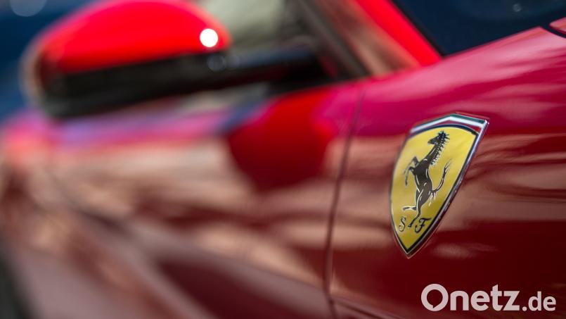 Ein schwerer Unfall mit einem Ferrari hat sich am Donnerstagmittag auf der Autobahn 9 bei Hilpoltstein ereignet. Symbolbild: Matthias Balk/dpa