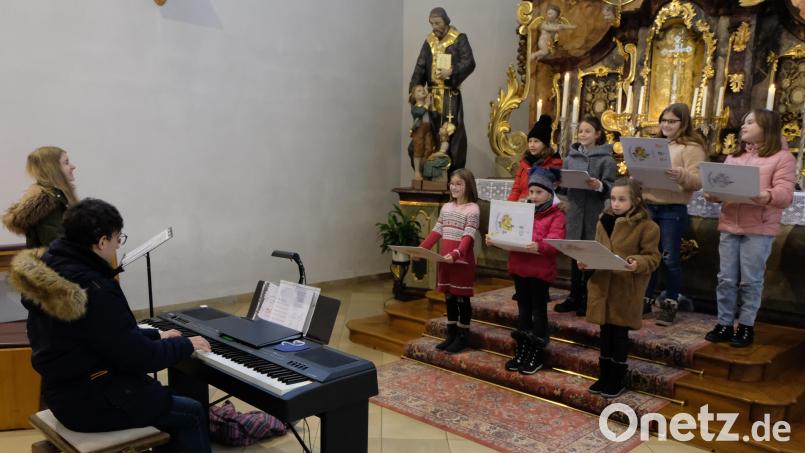 Felicitas Krauß und Florian Schieder leiten nun die singenden Kirchenmäuse in der Flosser Pfarrei. Bild: le
