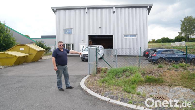 Bis zum 31. Dezember 2021 leitete Armin Bauer aus Fuchsmühl seinen Betrieb für Haustechnik in Fuchsmühl. Jetzt befindet sich das Unternehmen in Wiesau. Was ihn stört: Als er 2007 das Grundstück erwarb, wurden die Erschließungsgebühren auf 17 Euro je Quadratmeter geschätzt, jetzt 2022 kam der abschließende Bescheid: Die Gebühren haben sich laut Armin Bauer verdoppelt. Archivbild: kaz