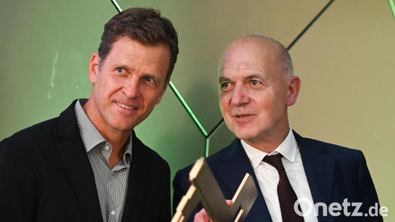 Oliver Bierhoff (links) und DFB-Präsident Bernd Neuendorf bei der Eröffnung des DFB-Campus mit Akademie und Geschäftsstelle in Frankfurt. Am späten Montagabend trat Bierhoff zurück. Bild: Arne Dedert/dpa