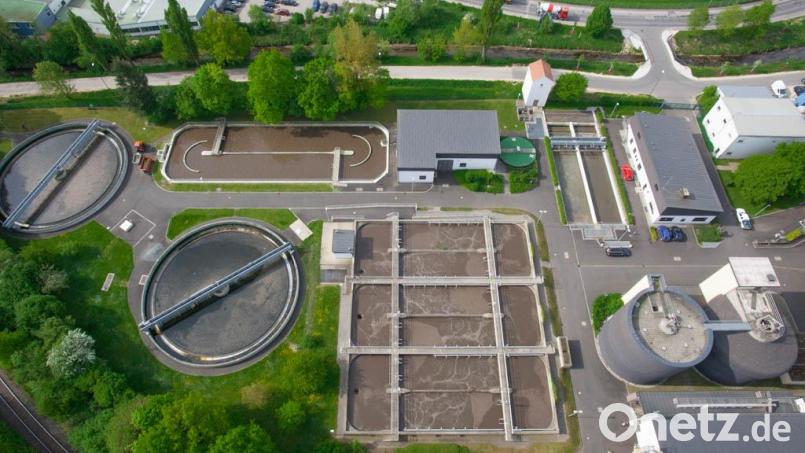 In der Kläranlage in Unterschwaig wird das Sulzbach-Rosenberger Abwasser aufbereitet. Die Technik dafür ist aufwendig und energieintensiv. Über den Abwasserpreis werden diese Kosten teilweise aufgefangen. Bild: Thilo Hierstetter