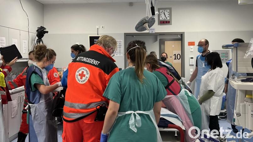 So sieht es aus, wenn im Klinikum St. Marien Amberg ein Schockraum-Training auf dem Programm steht. Bild:  Klinikum/Ernstberger/exb