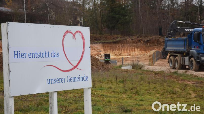 Bei der Finanzierung der Neuen Mitte schieden sich die Geister im Ebermannsdorfer Gemeinderat. Letztlich scheiterte Bürgermeister Erich Meidinger mit dem Vorstoß, sich jetzt schnell noch auf dem Kapitalmarkt zu bedienen. Bild: bö