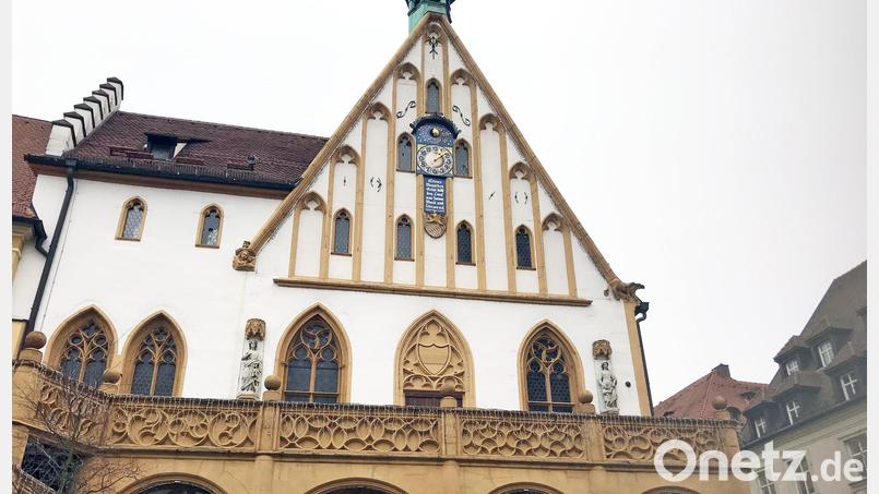 Im Großen Saal des Rathauses in Amberg kommt traditionell der 40-köpfige Stadtrat zusammen. Archivbild: Susanne Schwab/exb