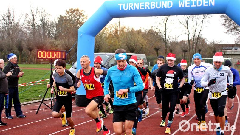 Hier starten die Damen- und Herrengruppe zum Fun-Run-Nikolausstart des TB Weiden. Bild: R. Kreuzer