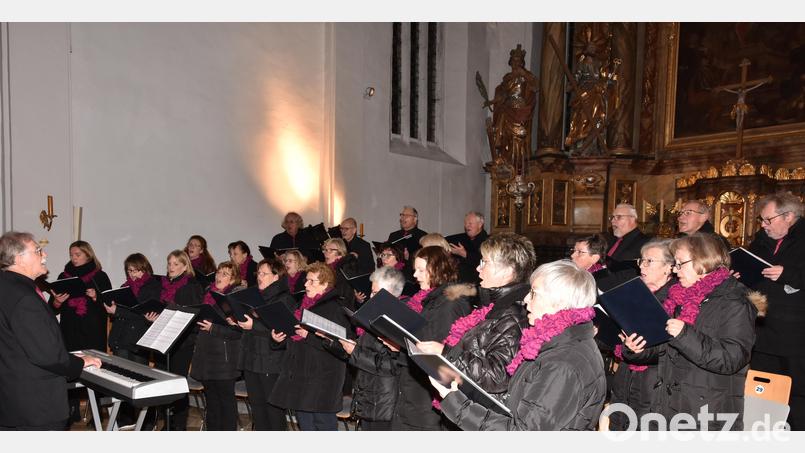 &quot;Frieden&quot; war das Thema beim diesjährigen Adventskonzerts des Gemischten Chors unter der Leitung von Andreas Hubmann Bild: mma