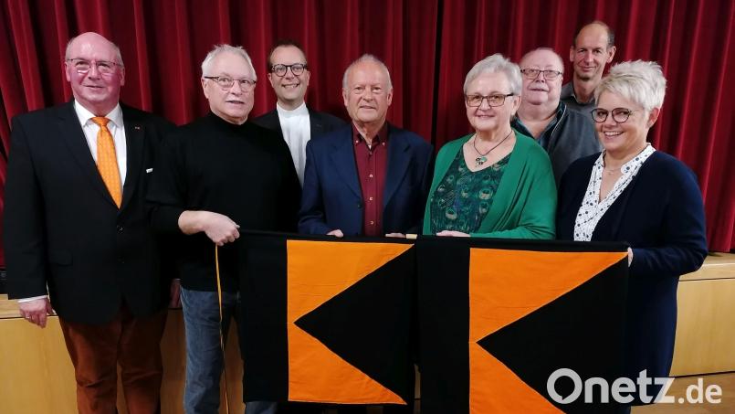 Ehrungen bei der Kolpingsfamilie Amberg (von links): Vorsitzender Michael Koller, Franz Donhauser, Präses Stadtpfarrer Thomas Helm, Robert Hirsch, Margit Baumer, Anton Baumer, Thomas Pesold und Sabine Strobel. Bild: Koller/exb