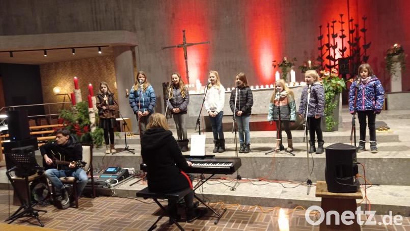Der Kinderchor der Pfarrgemeinde Sankt Sebastian unter der Leitung von Stefanie Schenkl begeisterte. Bild: fpoz
