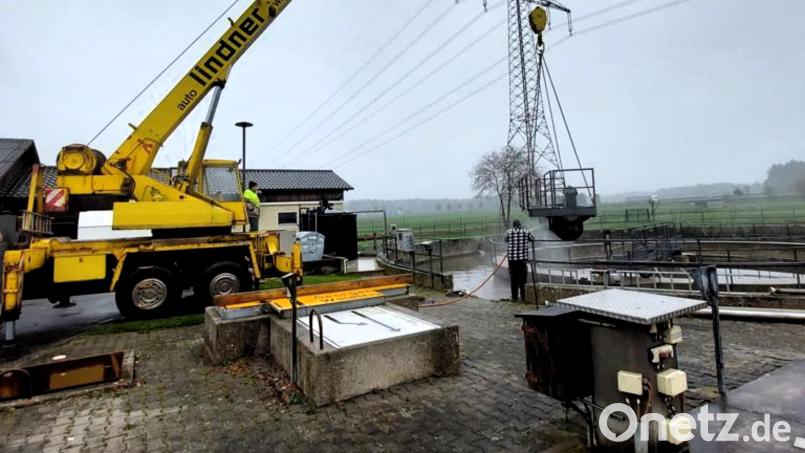 Durch die Unterstützung von Robert Lindner junior mit seinem Autokran können Austausch und Reparatur der Mammutrotoren wesentlich komfortabler vonstatten gehen. Bild: fjo